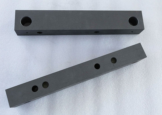 Konektor Grafit 1.83g / Cm3 Untuk Bagian Pemanas Tungku